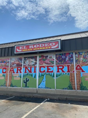Pet Friendly Neighborhood home near Ft. Sill wagon wheel, Lawton